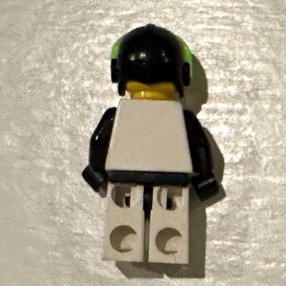 LEGO🚀🧑‍🚀 Blacktron 2 Spaceman Minifigure w/ Jet Pack (sp051 or sp055) - Picture 5 of 16